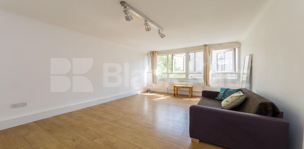 			LARGE 4 BED WITH ROOF TERRACE!, 4 Bedroom, 1 bath, 1 reception Flat			 Shalfleet Drive, Ladbroke Grove
